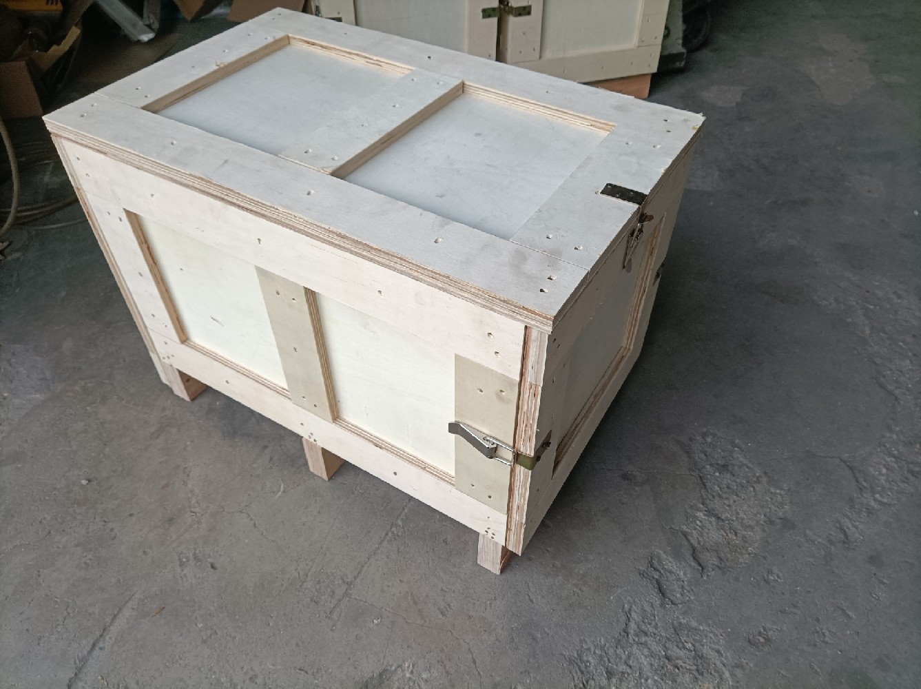 機器設(shè)備木箱包裝